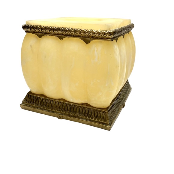 Springmaid Luxury Palais Cream Gold Faux Marble Tissue Box Cover - Picture 1 of 6